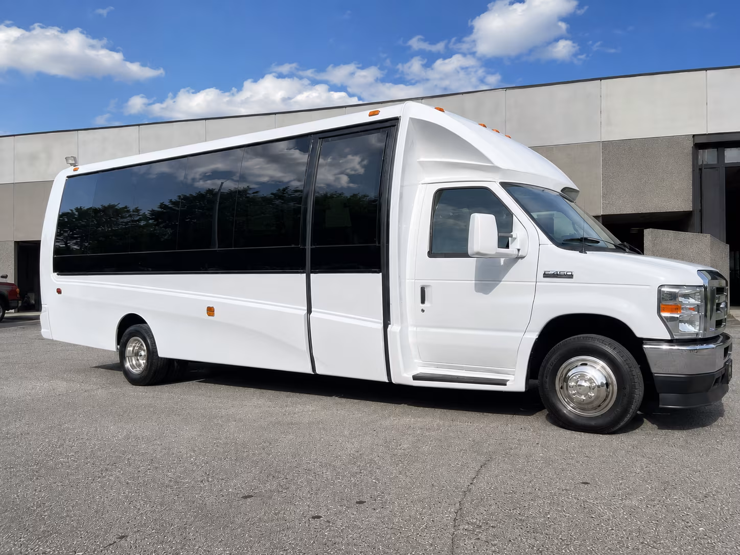 corporate airport transfer buses to and from pdx