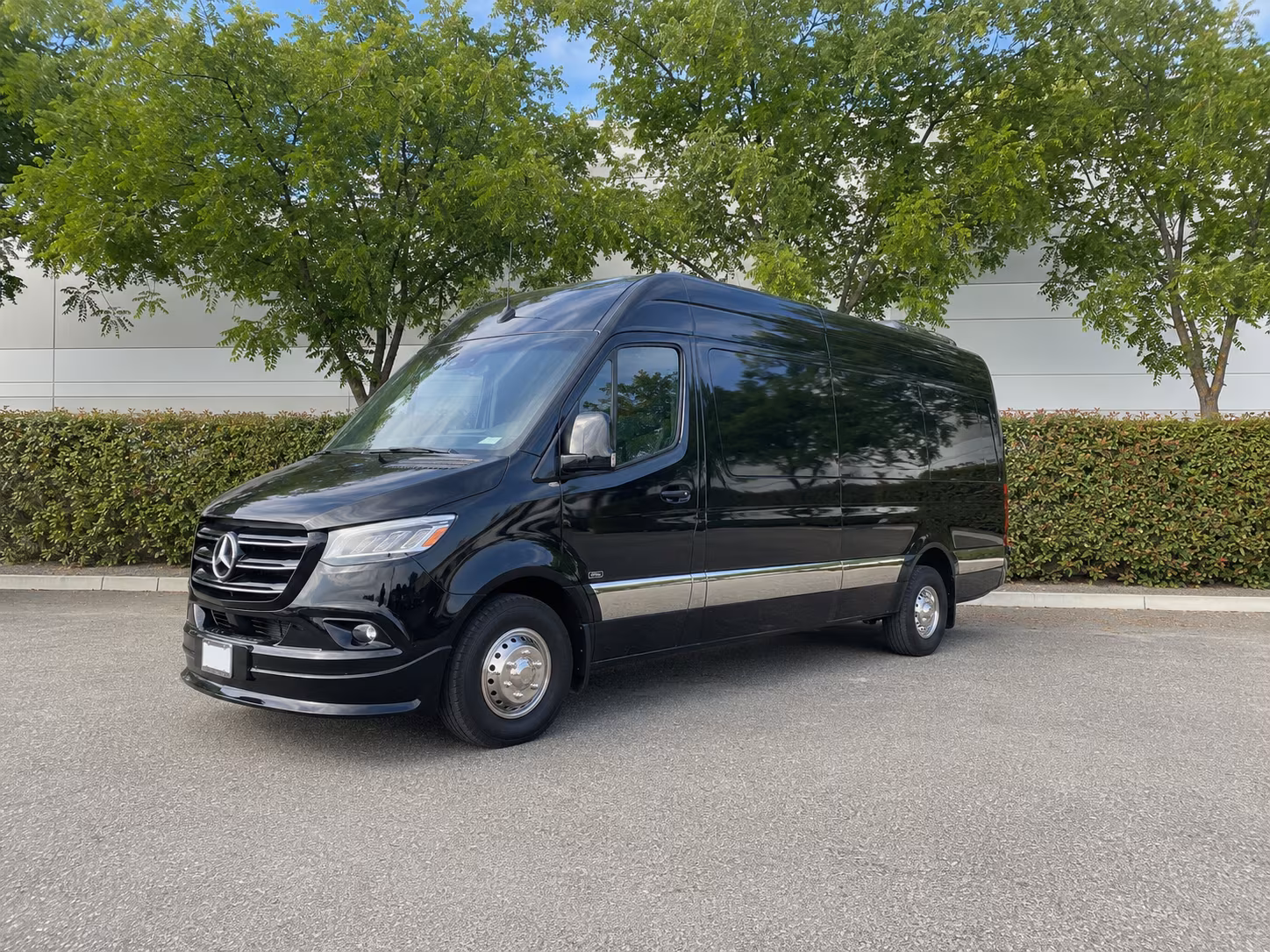 sprinter vans and party buses for wine tour trips to the dundee hills